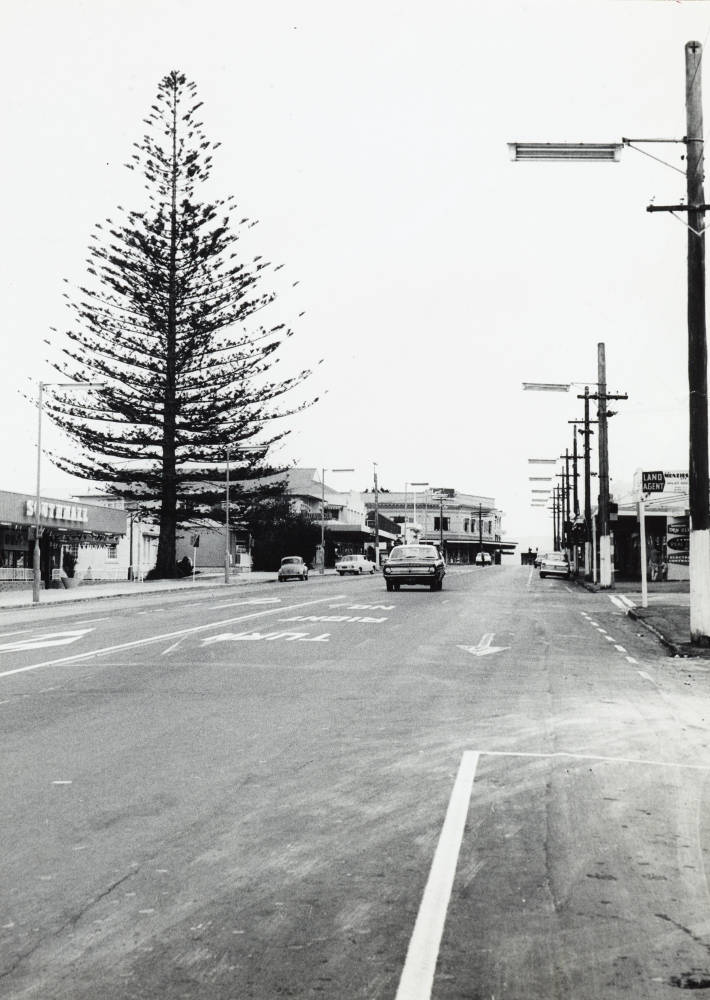 Photos of Southmall Manurewa now and 100 years ago go viral